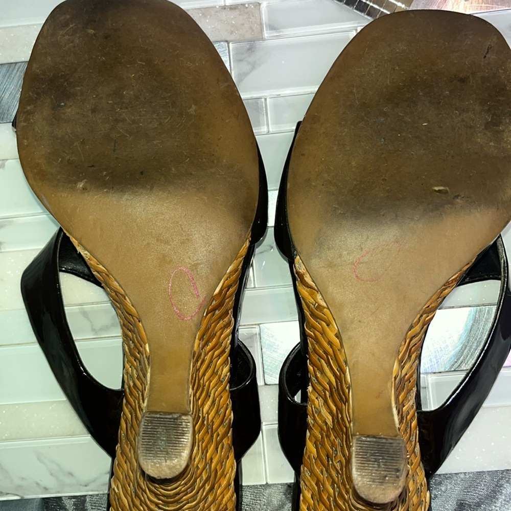 #185-(7) Vintage Italian Etienne Aigner Ladies Wicker Sandals w/ unique wicker - Picture 3 of 11
